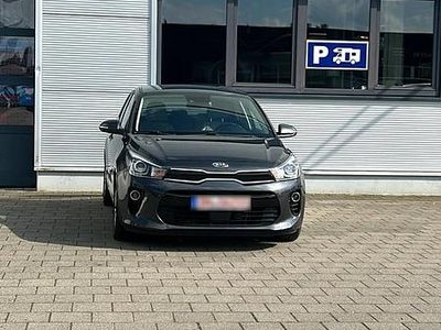 Gebraucht Kia Rio Spirit 100 PS (73 kW) 2017 Grau Kleinwagen