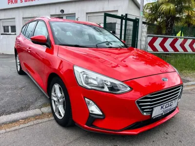 Gebraucht Ford Focus Cool & Connect 120 PS (88 kW) 2019 Rot Kombi