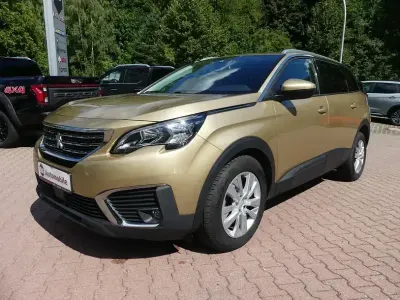 Gebraucht Peugeot 5008 120 PS (88 kW) 2017 Lackierung pyrite/metallic klarlack (metallic) SUV