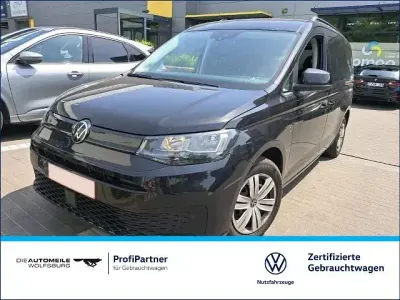 Gebraucht VW Caddy Basis 122 PS (89 kW) 2024 Deep black perleffekt Van / Kleinbus