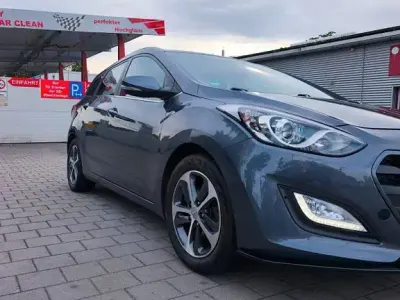 Gebraucht Hyundai i30 110 PS (80 kW) 2015 Grau Limousine