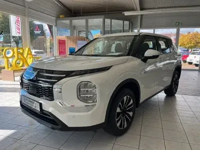 Neu Mitsubishi Outlander P-HEV Basis 136 PS (100 kW) 2026 Limousine