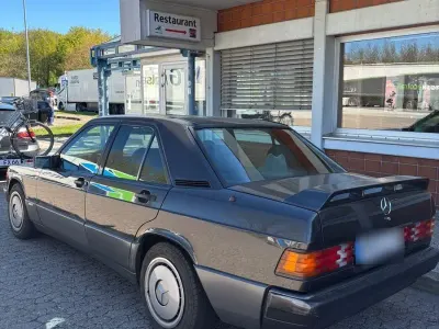 Gebraucht Mercedes 190 109 PS (80 kW) 1991 Schwarz Limousine