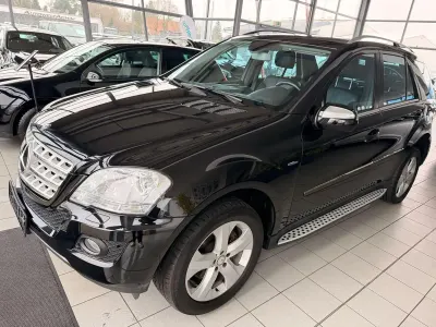 Gebraucht Mercedes ML350 231 PS (169 kW) 2010 Schwarz SUV