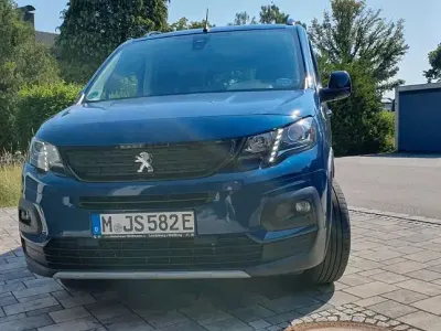 Gebraucht Peugeot e-Rifter GT 100 kW (136 PS) 2023 Blau Van / Kleinbus