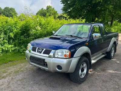 Gebraucht Nissan Navara 133 PS (97 kW) 2010 Blau Pickup