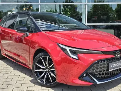 Neu Toyota Corolla Sport 178 PS (130 kW) 2026 Emotional red metallic / black Kombi