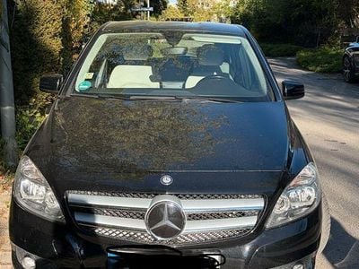 Usata Mercedes B180 122 CV (89 kW) 2014 Nero Monovolume