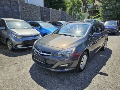 Gebraucht Opel Astra Selection 116 PS (85 kW) 2016 Grau Kombi