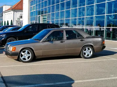 Gebraucht Mercedes 190 166 PS (122 kW) 1990 Braun Limousine