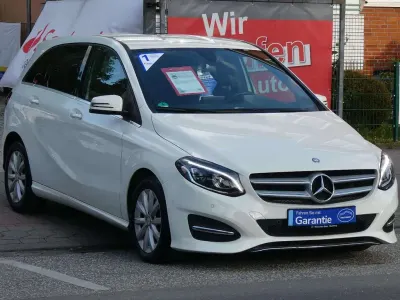 Używany Mercedes B200 Style 156 KM (114 kW) 2017 Biały Minivan