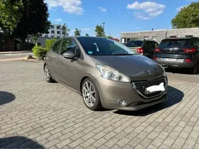 Gebraucht Peugeot 208 Active 95 PS (69 kW) 2012 Grau Kleinwagen