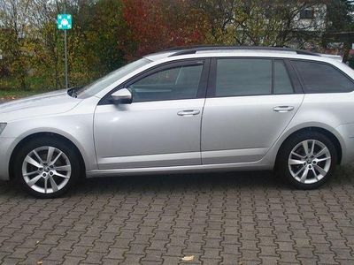 Silber Gebraucht 2018 Skoda Octavia Ambition Kombi | 7.999 € (Fairer Preis)
