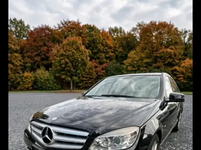 Second-hand Mercedes C200 184 CP (135 kW) 2008 Negru Berlinǎ