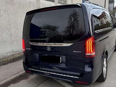 Usata Mercedes V250 Exclusive 190 CV (139 kW) 2020 Blu Monovolume