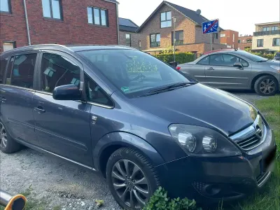Begagnad Opel Zafira Edition 125 HK (91 kW) 2010 Blå Minibuss