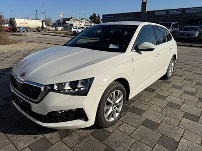 Weiß Gebraucht 2022 Skoda Scala Ambition Kleinwagen | 16.780 € (Fairer Preis)
