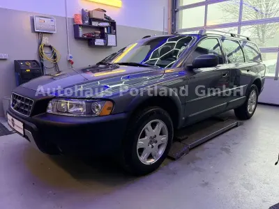 Używany Volvo XC70 Kinetic 185 KM (136 kW) 2005 Szary Kombi