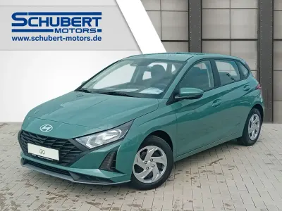 Gebraucht Hyundai i20 Select 79 PS (58 kW) 2025 Mangrove green / mic Kleinwagen