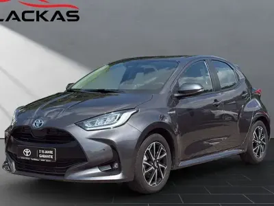 Gebraucht Toyota Yaris Hybrid Club 116 PS (85 kW) 2021 Grau Limousine