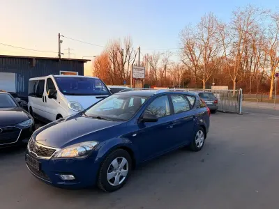 Gebraucht Kia Ceed 105 PS (77 kW) 2011 Blau Kleinwagen