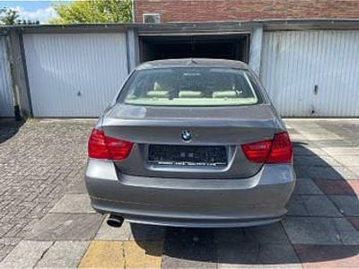 Second-hand BMW 318 143 CP (105 kW) 2008 Gri Berlinǎ