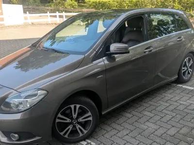 Gebraucht Mercedes B200 136 PS (100 kW) 2012 Grau Kleinwagen