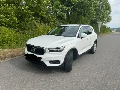 Gebraucht Volvo XC40 Momentum 129 PS (94 kW) 2021 Weiß SUV