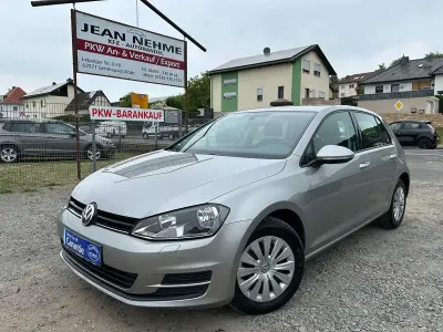 Gebraucht VW Golf VII Trendline 110 PS (80 kW) 2015 Tungsten silver metallic Kleinwagen