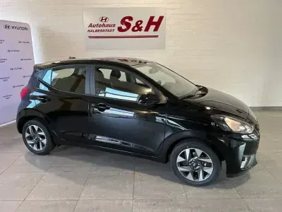 Gebraucht Hyundai i10 Trend 67 PS (49 kW) 2024 Phantom black mineraleffekt Kleinwagen