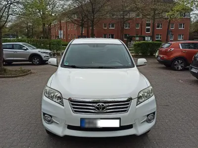 Second-hand Toyota RAV4 150 CP (110 kW) 2011 Alb SUV