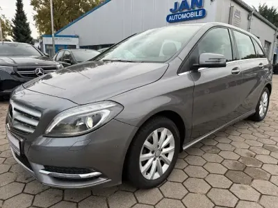 Gebraucht Mercedes B200 156 PS (114 kW) 2014 Grau Kleinwagen