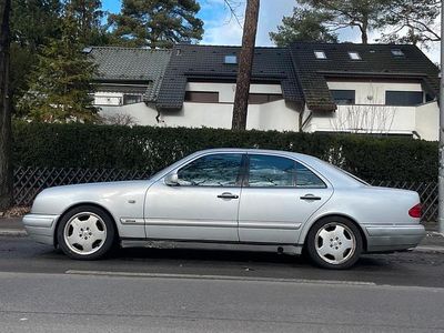 Gebraucht Mercedes E230 Avantgarde 150 PS (110 kW) 1998 Silber Limousine