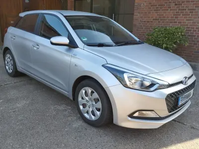 Gebraucht Hyundai i20 Classic 84 PS (61 kW) 2018 Grau Limousine