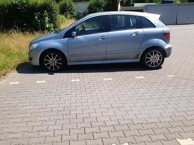 Mercedes B200