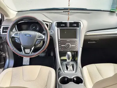 Gebraucht Ford Mondeo 140 PS (102 kW) 2018 Grau Limousine