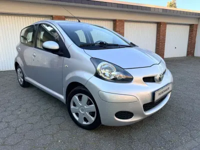 Second-hand Toyota Aygo 68 CP (50 kW) 2009 Argintiu Hatchback