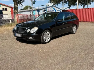 Gebraucht Mercedes E220 Avantgarde 170 PS (125 kW) 2006 Schwarz Kombi