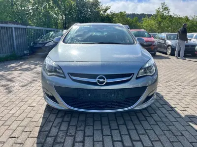 Używany Opel Astra Innovation 140 KM (102 kW) 2013 Srebrny Kombi