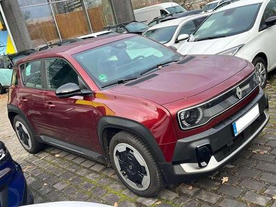 Karmesinrot metallic Gebraucht 2025 Renault 4 E-Tech Evolution SUV | 29.398 € (Superpreis)