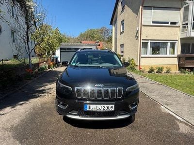 Begagnad Jeep Cherokee Overland 194 HK (142 kW) 2019 Svart SUV