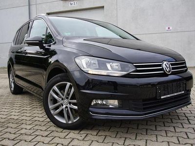 Deep black perleffekt Gebraucht 2016 VW Touran S Van / Kleinbus | 20.950 € (Fairer Preis)