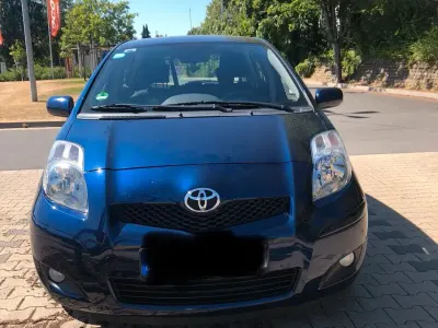 Gebraucht Toyota Yaris 100 PS (73 kW) 2010 Blau Kleinwagen