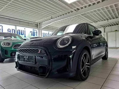 Gebraucht Mini Cooper S Sport 178 PS (130 kW) 2022 Schwarz Kleinwagen