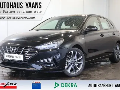 Gebraucht Hyundai i30 Trend 120 PS (88 kW) 2023 Schwarz Limousine
