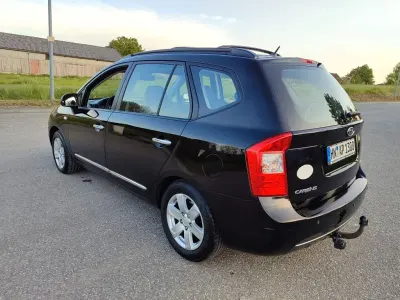 Używany Kia Carens EX 140 KM (102 kW) 2006 Czarny Minivan