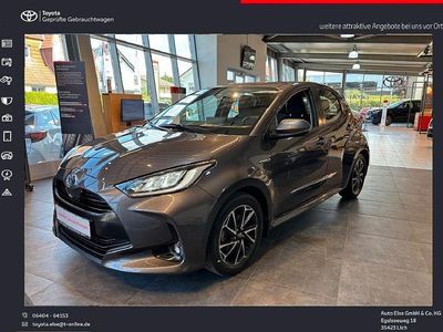 Grau Gebraucht 2021 Toyota Yaris Hybrid Team Limousine | 16.990 € (Fairer Preis)