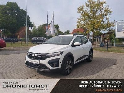 Neu Dacia Sandero Stepway 101 PS (74 kW) 2025 Weiss Kleinwagen