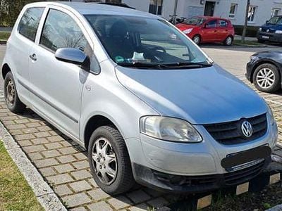 Gebraucht VW Fox 54 PS (39 kW) 2009 Grau Kleinwagen