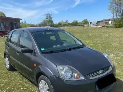 Gebraucht Ford Fiesta Ambiente 80 PS (58 kW) 2007 Grau Kleinwagen